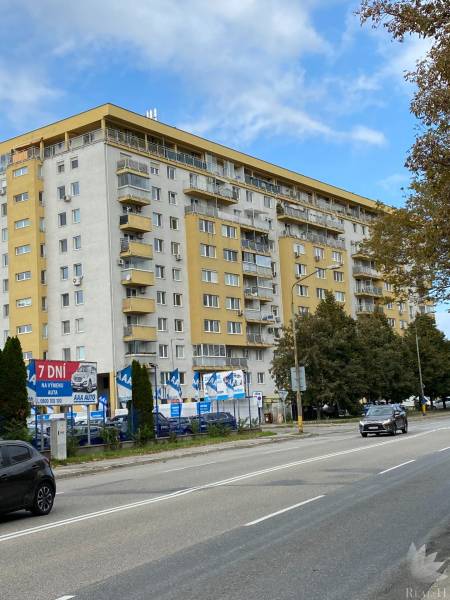 predaj dizajnový moderný 1,5 izbový byt , stavba z roku 2006, Budatínska ulica , Bratislava V Petržalka